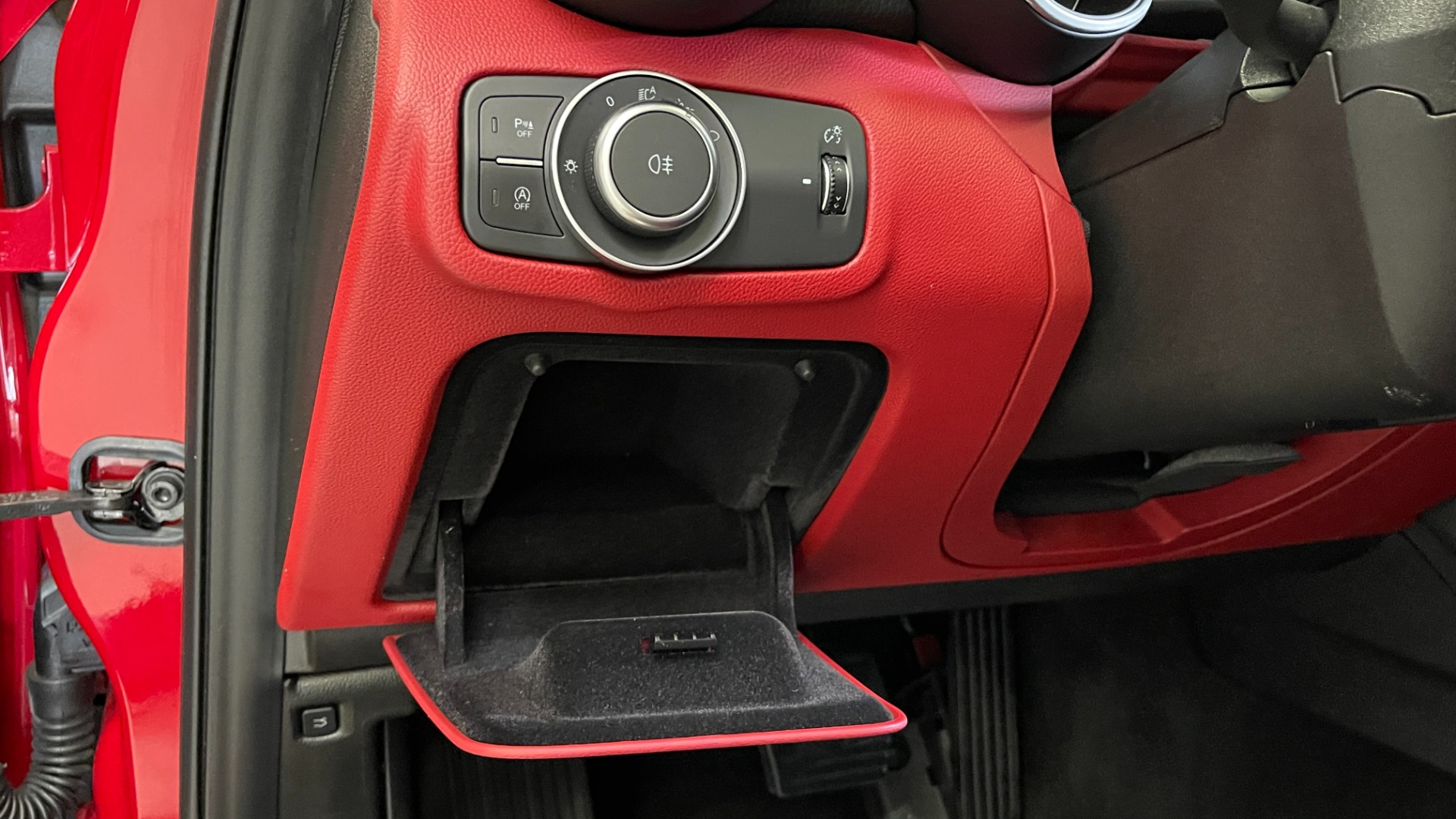 Used 2019 Alfa Romeo GIULIA SPORT 2.0L SEDAN / 8-SPD AUTO / KEYLESS-GO / REMOTE START / REARVIEW for sale Sold at Formula Imports in Charlotte NC 28227 28