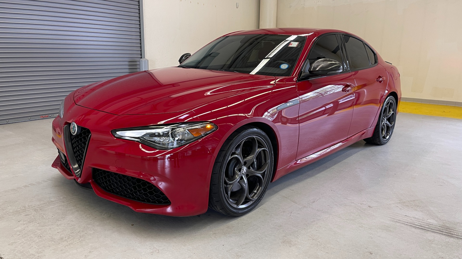 Used 2019 Alfa Romeo GIULIA SPORT 2.0L SEDAN / 8-SPD AUTO / KEYLESS-GO / REMOTE START / REARVIEW for sale Sold at Formula Imports in Charlotte NC 28227 3