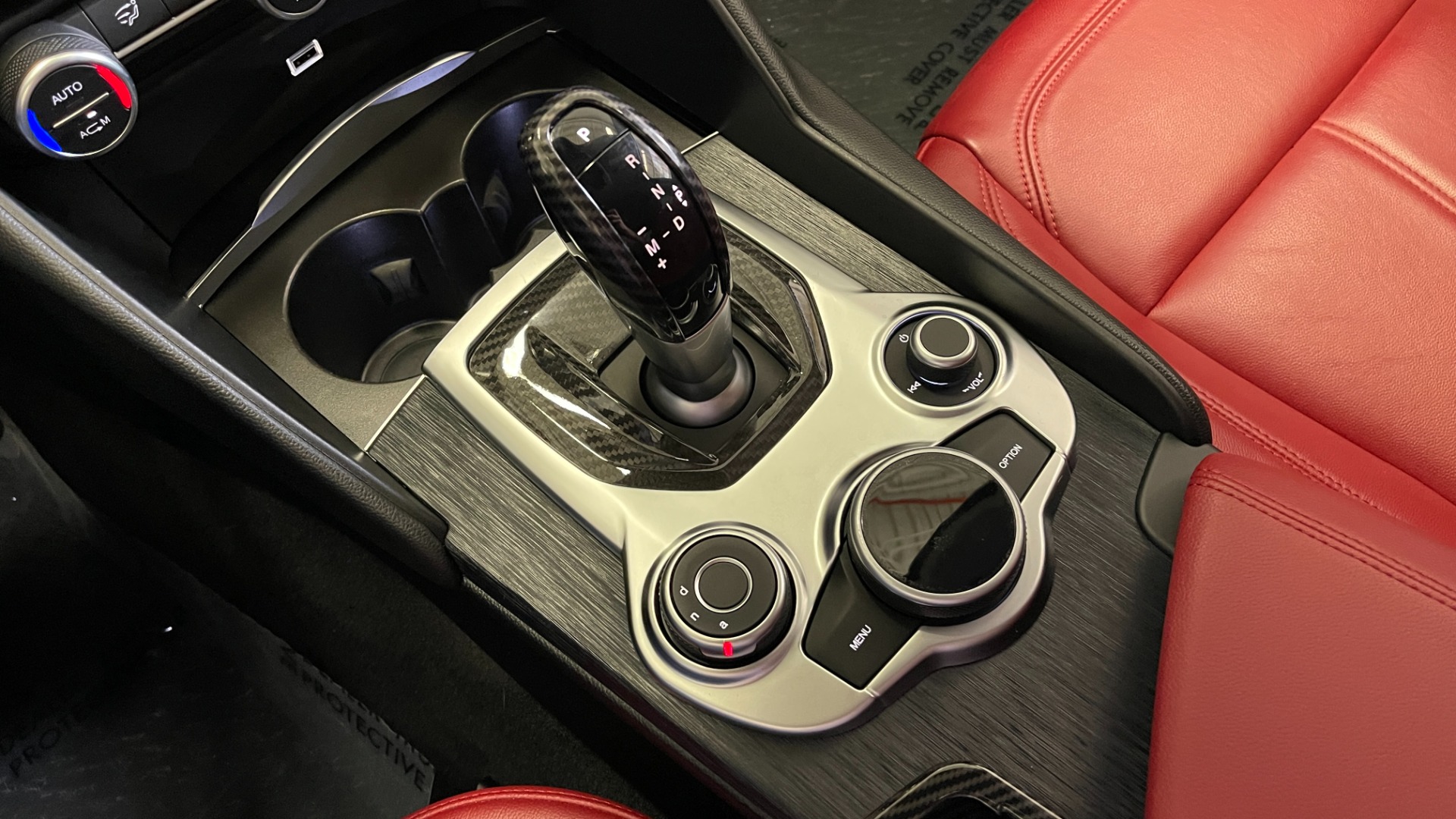 Used 2019 Alfa Romeo GIULIA SPORT 2.0L SEDAN / 8-SPD AUTO / KEYLESS-GO / REMOTE START / REARVIEW for sale Sold at Formula Imports in Charlotte NC 28227 33