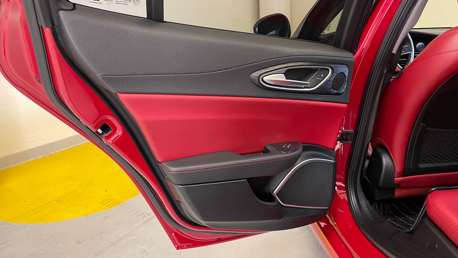 Used 2019 Alfa Romeo GIULIA SPORT 2.0L SEDAN / 8-SPD AUTO / KEYLESS-GO / REMOTE START / REARVIEW for sale Sold at Formula Imports in Charlotte NC 28227 36