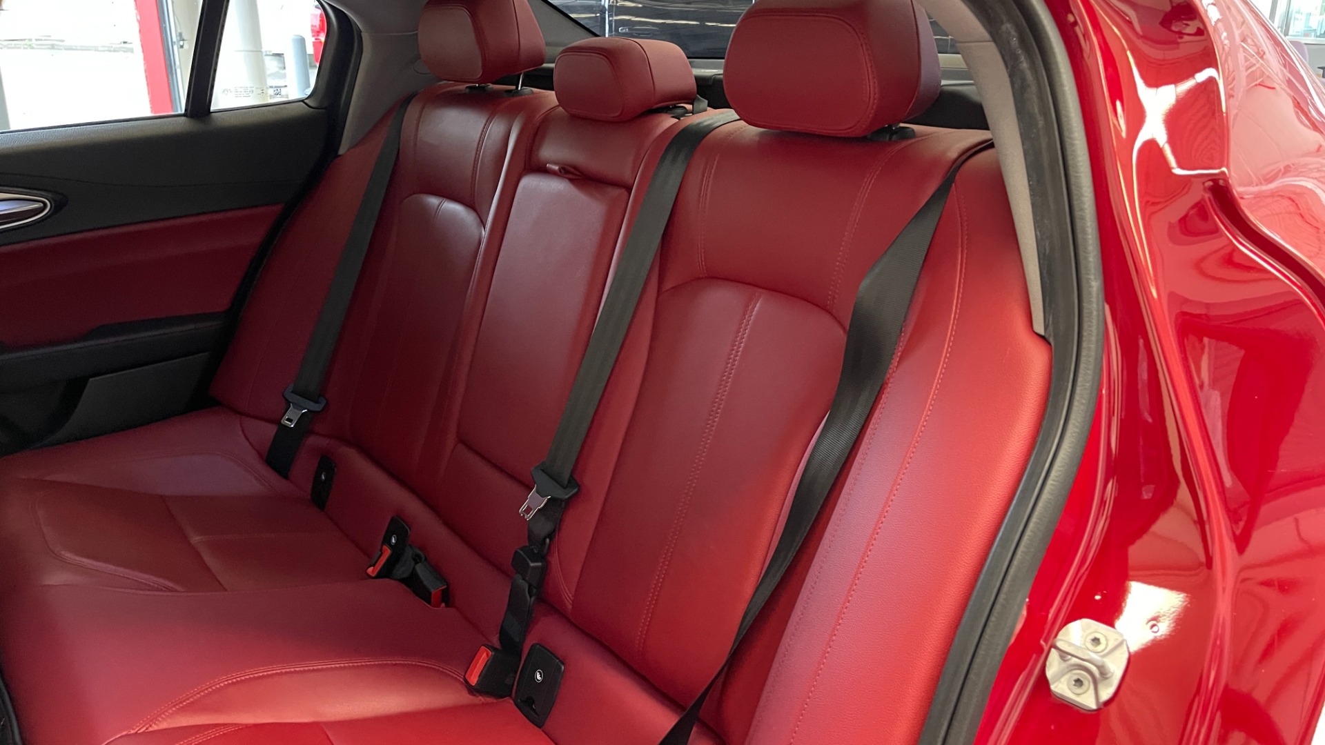 Used 2019 Alfa Romeo GIULIA SPORT 2.0L SEDAN / 8-SPD AUTO / KEYLESS-GO / REMOTE START / REARVIEW for sale Sold at Formula Imports in Charlotte NC 28227 39