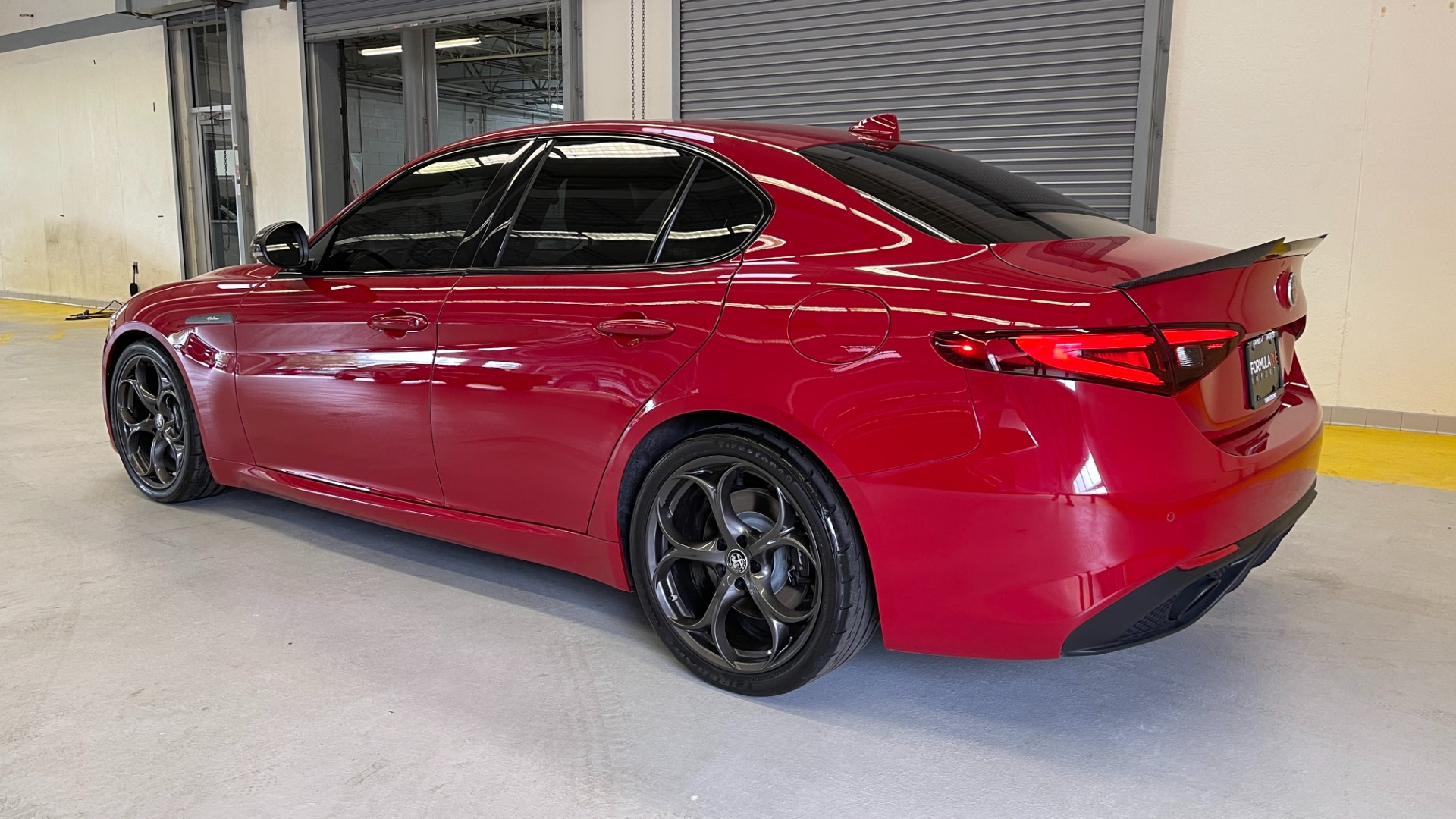 Used 2019 Alfa Romeo GIULIA SPORT 2.0L SEDAN / 8-SPD AUTO / KEYLESS-GO / REMOTE START / REARVIEW for sale Sold at Formula Imports in Charlotte NC 28227 4