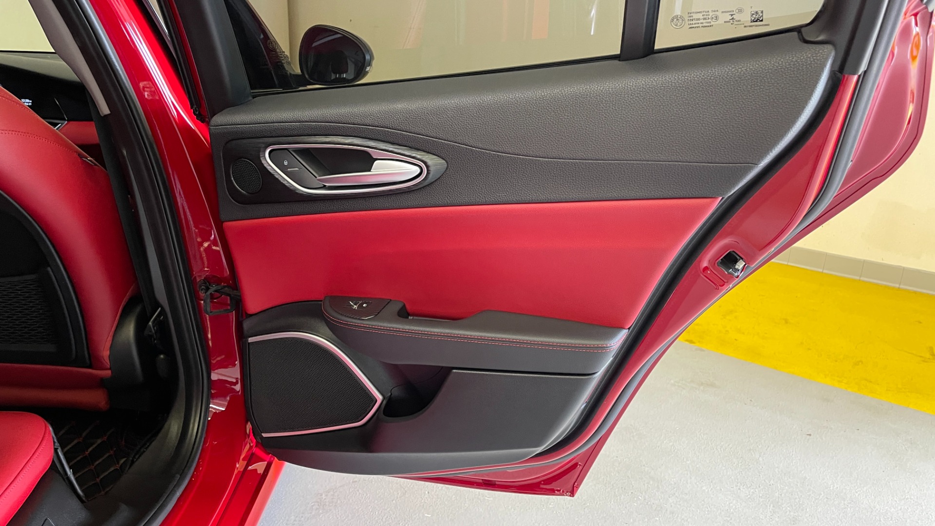 Used 2019 Alfa Romeo GIULIA SPORT 2.0L SEDAN / 8-SPD AUTO / KEYLESS-GO / REMOTE START / REARVIEW for sale Sold at Formula Imports in Charlotte NC 28227 40
