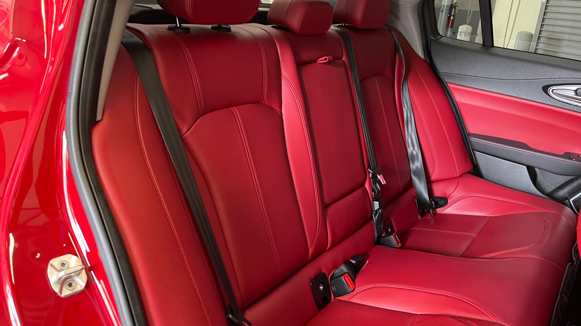 Used 2019 Alfa Romeo GIULIA SPORT 2.0L SEDAN / 8-SPD AUTO / KEYLESS-GO / REMOTE START / REARVIEW for sale Sold at Formula Imports in Charlotte NC 28227 43
