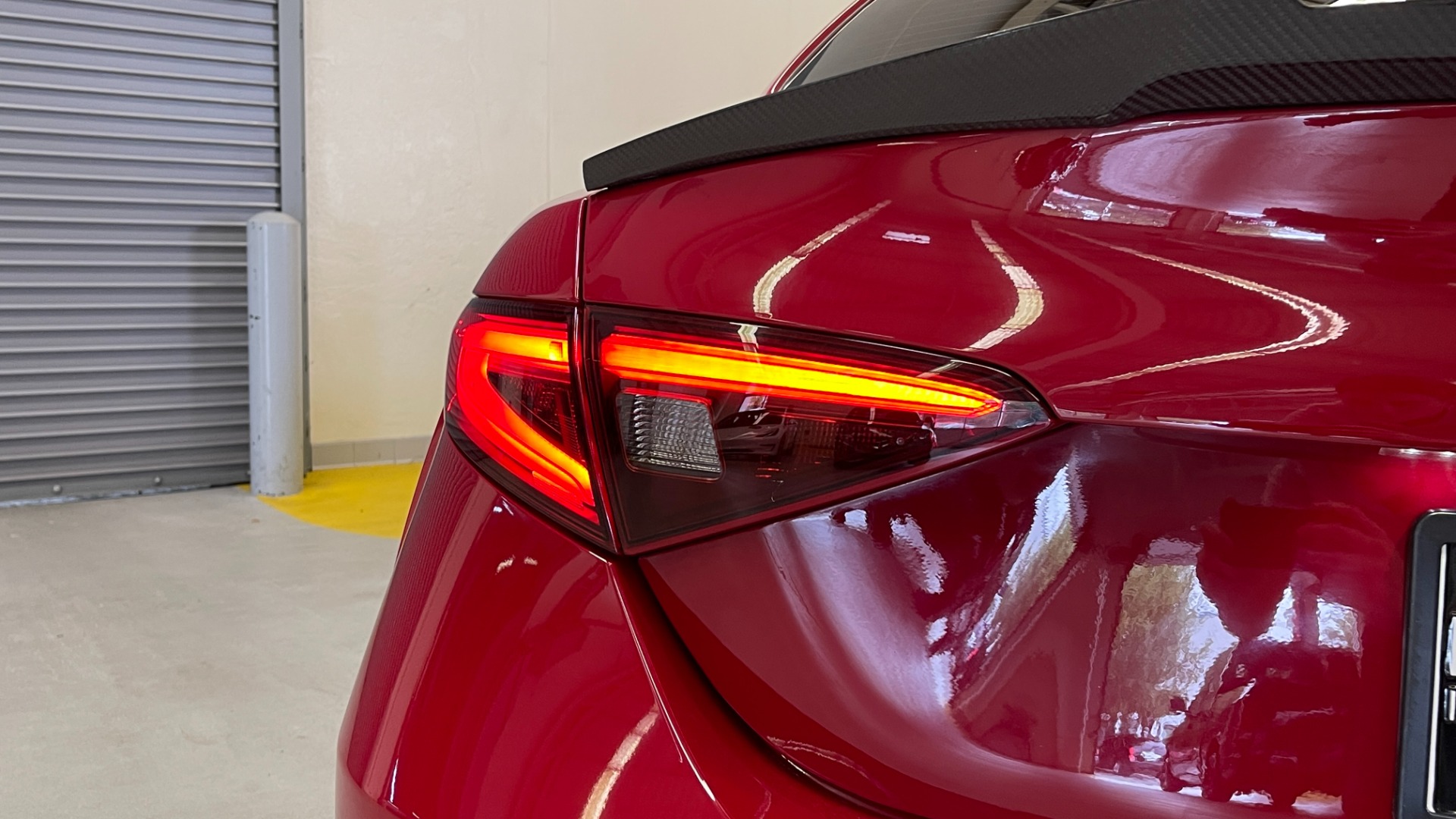 Used 2019 Alfa Romeo GIULIA SPORT 2.0L SEDAN / 8-SPD AUTO / KEYLESS-GO / REMOTE START / REARVIEW for sale Sold at Formula Imports in Charlotte NC 28227 6