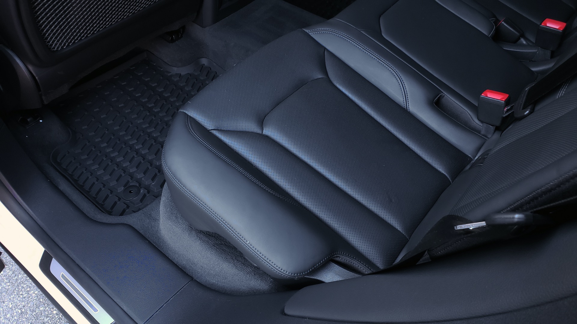 Used 2019 Audi Q8 PRESTIGE S-LINE / LUX PKG / ADAPT CHASSIS / YEAR ONE / CLD WTHR for sale Sold at Formula Imports in Charlotte NC 28227 75