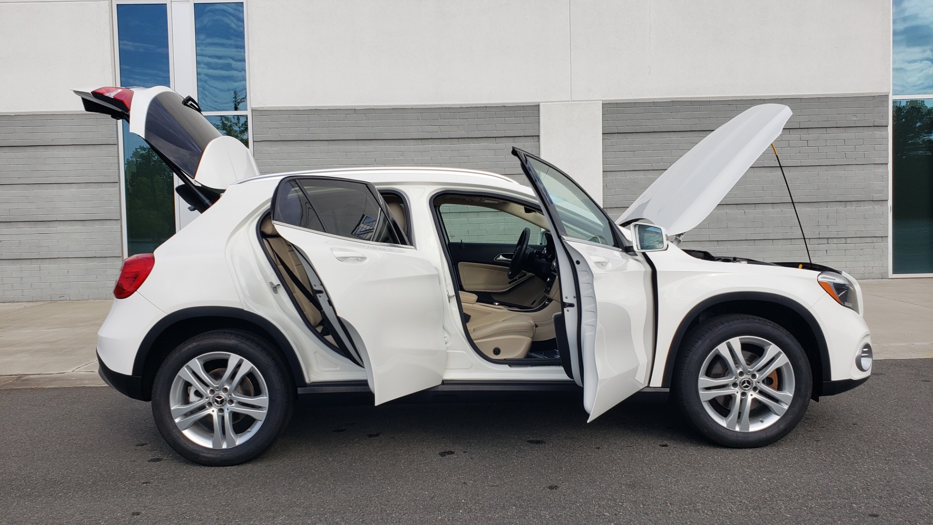 Used 2018 Mercedes-Benz GLA 250 SUV / PANO-ROOF / HTD STS / BSA / APPLE CARPLAY / REARVIEW for sale Sold at Formula Imports in Charlotte NC 28227 12