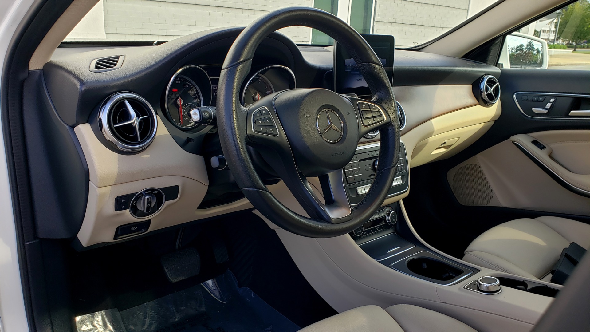 Used 2018 Mercedes-Benz GLA 250 SUV / PANO-ROOF / HTD STS / BSA / APPLE CARPLAY / REARVIEW for sale Sold at Formula Imports in Charlotte NC 28227 39