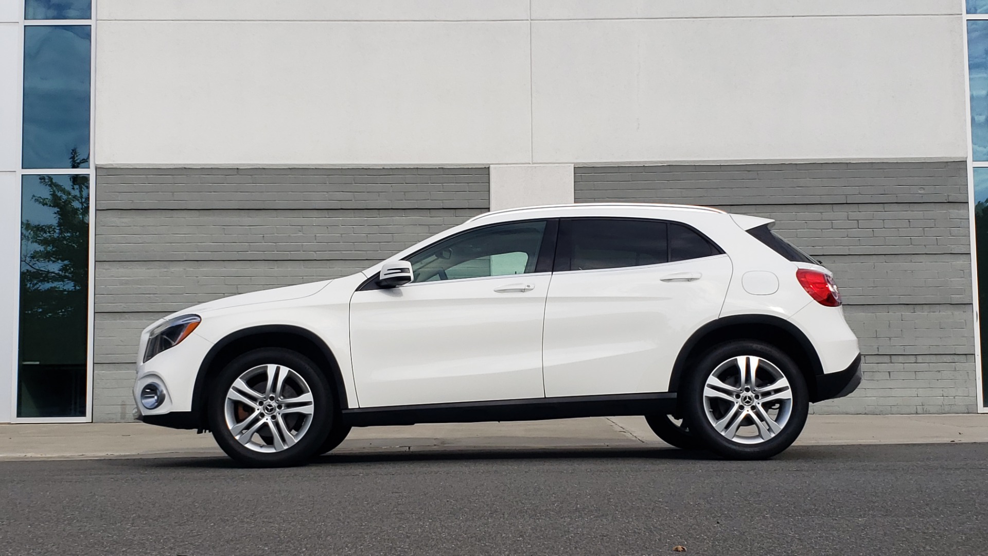 Used 2018 Mercedes-Benz GLA 250 SUV / PANO-ROOF / HTD STS / BSA / APPLE CARPLAY / REARVIEW for sale Sold at Formula Imports in Charlotte NC 28227 5