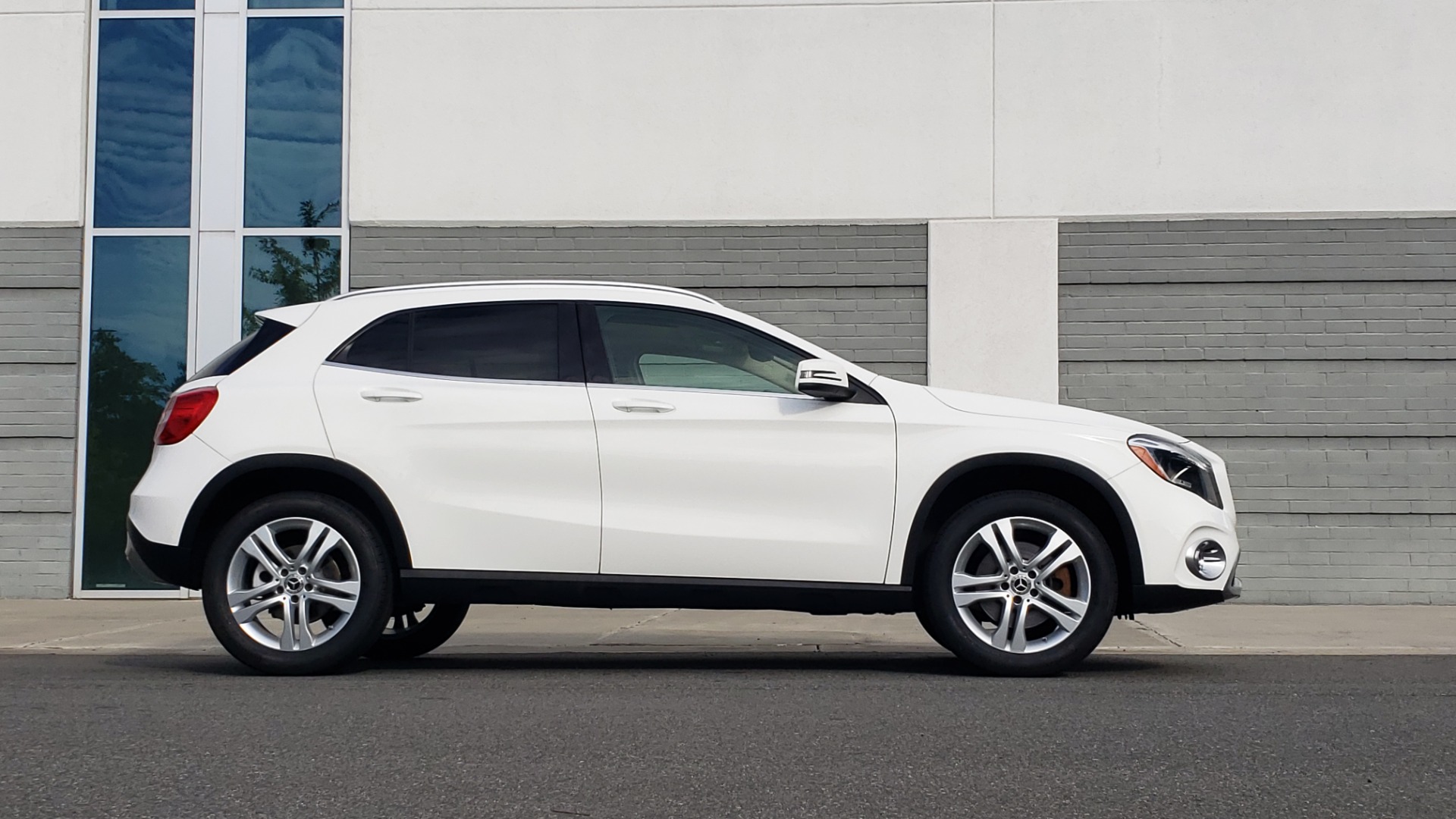 Used 2018 Mercedes-Benz GLA 250 SUV / PANO-ROOF / HTD STS / BSA / APPLE CARPLAY / REARVIEW for sale Sold at Formula Imports in Charlotte NC 28227 9