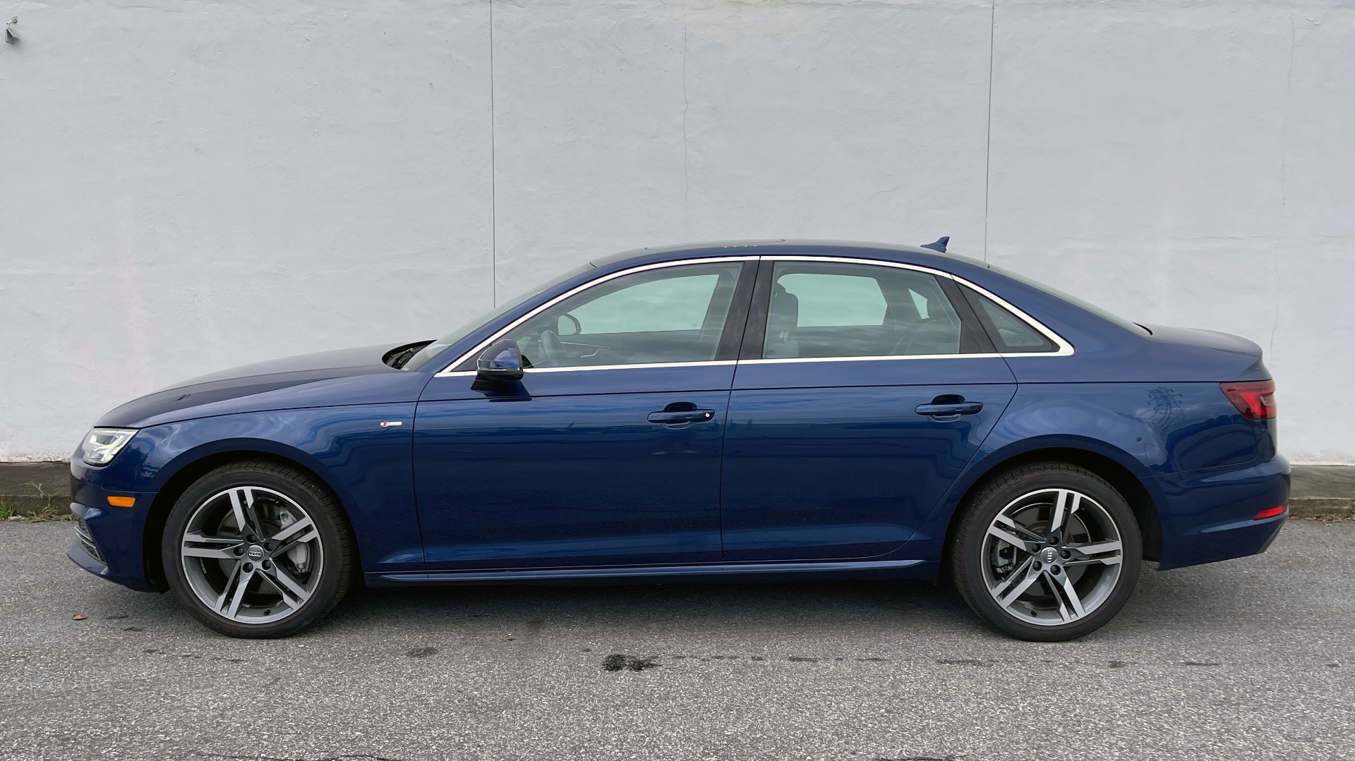 Used 2018 Audi A4 PREMIUM PLUS 2.0T / SUNROOF / CLD WTHR / B&O SND / REARVIEW for sale Sold at Formula Imports in Charlotte NC 28227 4