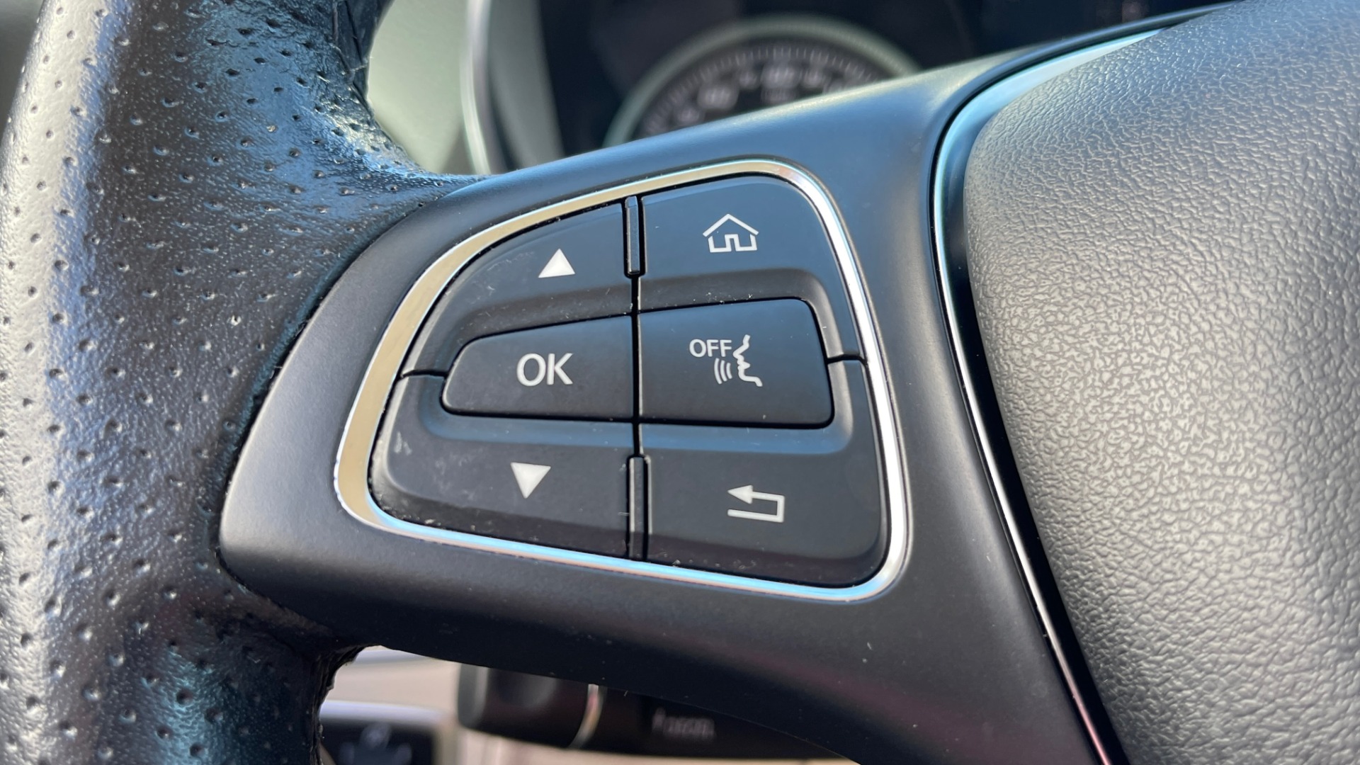 Used 2018 Mercedes-Benz C-CLASS C 300 PREMIUM / APPLE CARPLAY / SUNROOF / REARVIEW for sale Sold at Formula Imports in Charlotte NC 28227 29