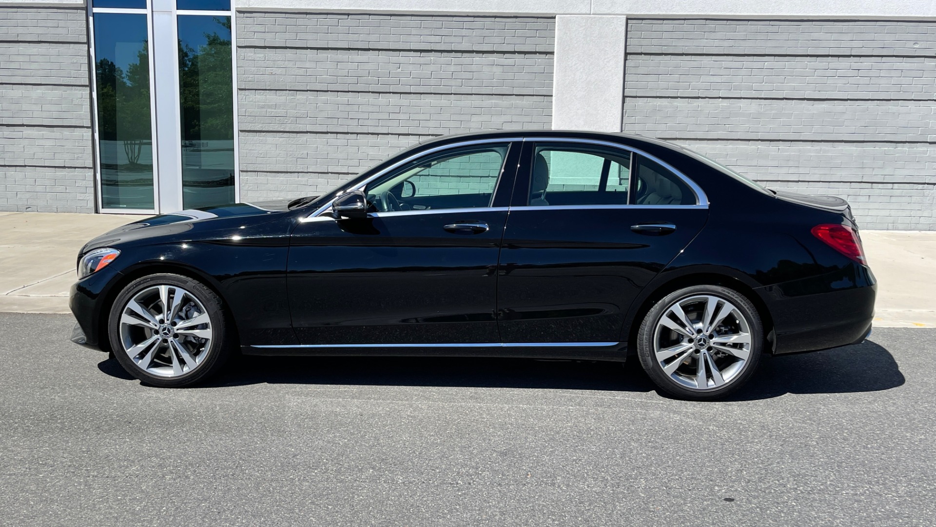 Used 2018 Mercedes-Benz C-CLASS C 300 PREMIUM / APPLE CARPLAY / SUNROOF / REARVIEW for sale Sold at Formula Imports in Charlotte NC 28227 4