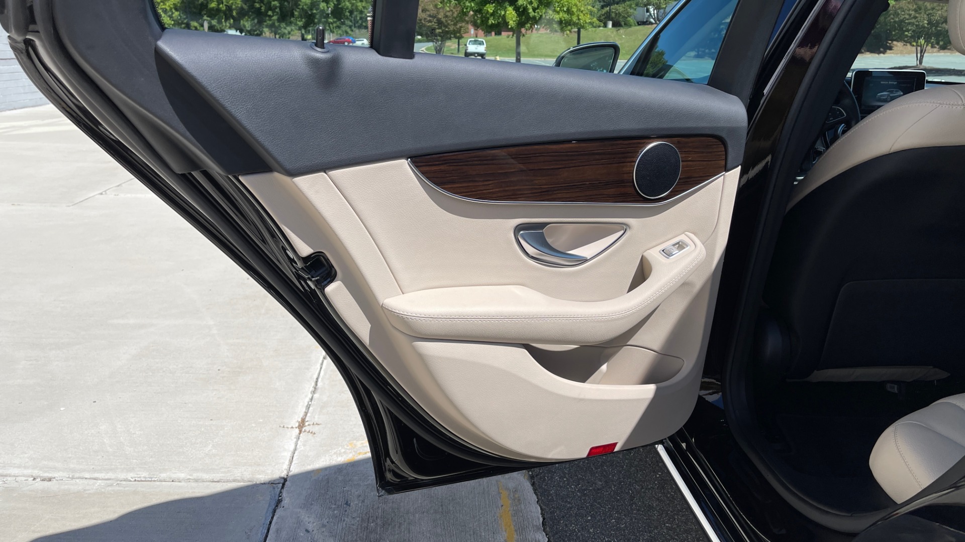 Used 2018 Mercedes-Benz C-CLASS C 300 PREMIUM / APPLE CARPLAY / SUNROOF / REARVIEW for sale Sold at Formula Imports in Charlotte NC 28227 43