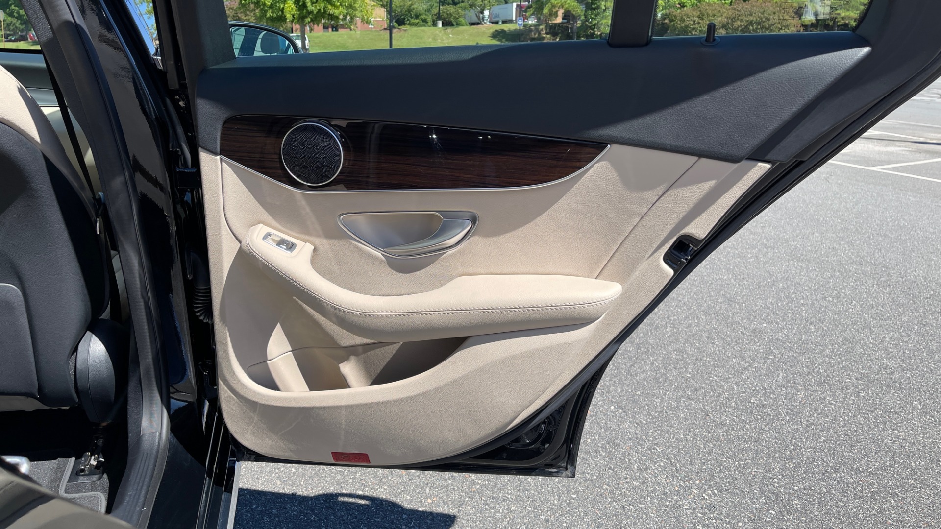 Used 2018 Mercedes-Benz C-CLASS C 300 PREMIUM / APPLE CARPLAY / SUNROOF / REARVIEW for sale Sold at Formula Imports in Charlotte NC 28227 50