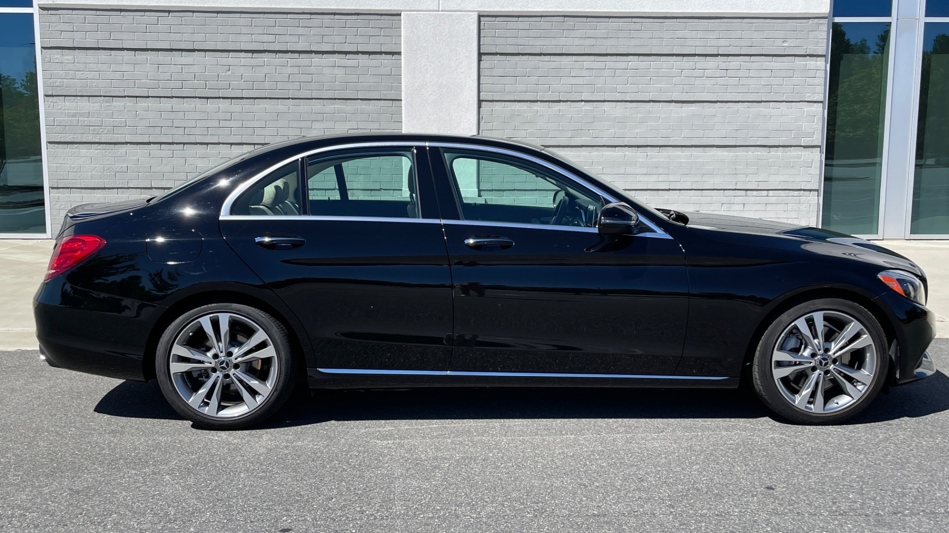 Used 2018 Mercedes-Benz C-CLASS C 300 PREMIUM / APPLE CARPLAY / SUNROOF / REARVIEW for sale Sold at Formula Imports in Charlotte NC 28227 7