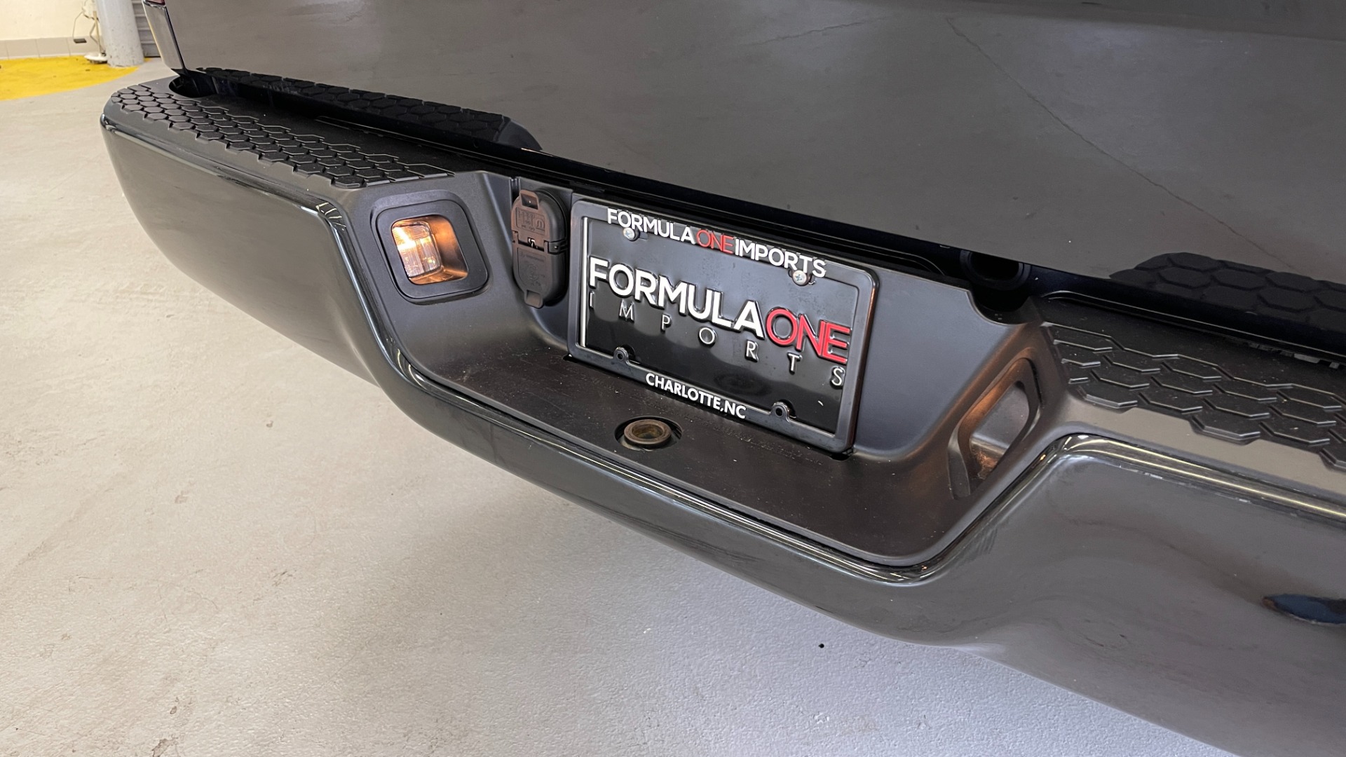Used 2018 Ram 1500 EXPRESS CREWCAB 4X4 / 3.6L V6 / 8-SPD AUTO / REARVIEW for sale $36,495 at Formula Imports in Charlotte NC 28227 15