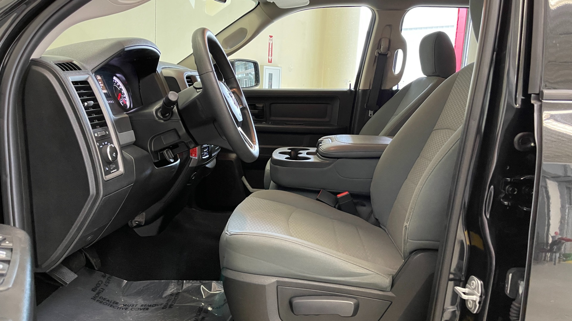Used 2018 Ram 1500 EXPRESS CREWCAB 4X4 / 3.6L V6 / 8-SPD AUTO / REARVIEW for sale $36,495 at Formula Imports in Charlotte NC 28227 21