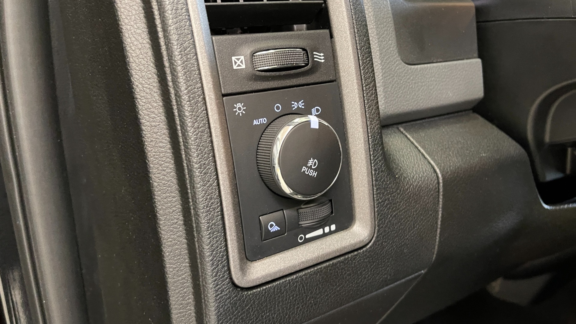 Used 2018 Ram 1500 EXPRESS CREWCAB 4X4 / 3.6L V6 / 8-SPD AUTO / REARVIEW for sale $36,495 at Formula Imports in Charlotte NC 28227 23