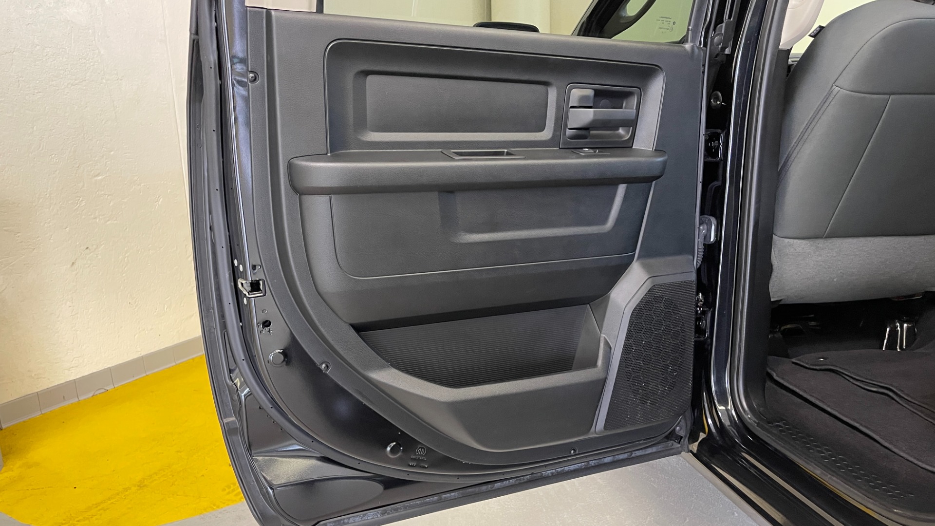 Used 2018 Ram 1500 EXPRESS CREWCAB 4X4 / 3.6L V6 / 8-SPD AUTO / REARVIEW for sale $36,495 at Formula Imports in Charlotte NC 28227 37