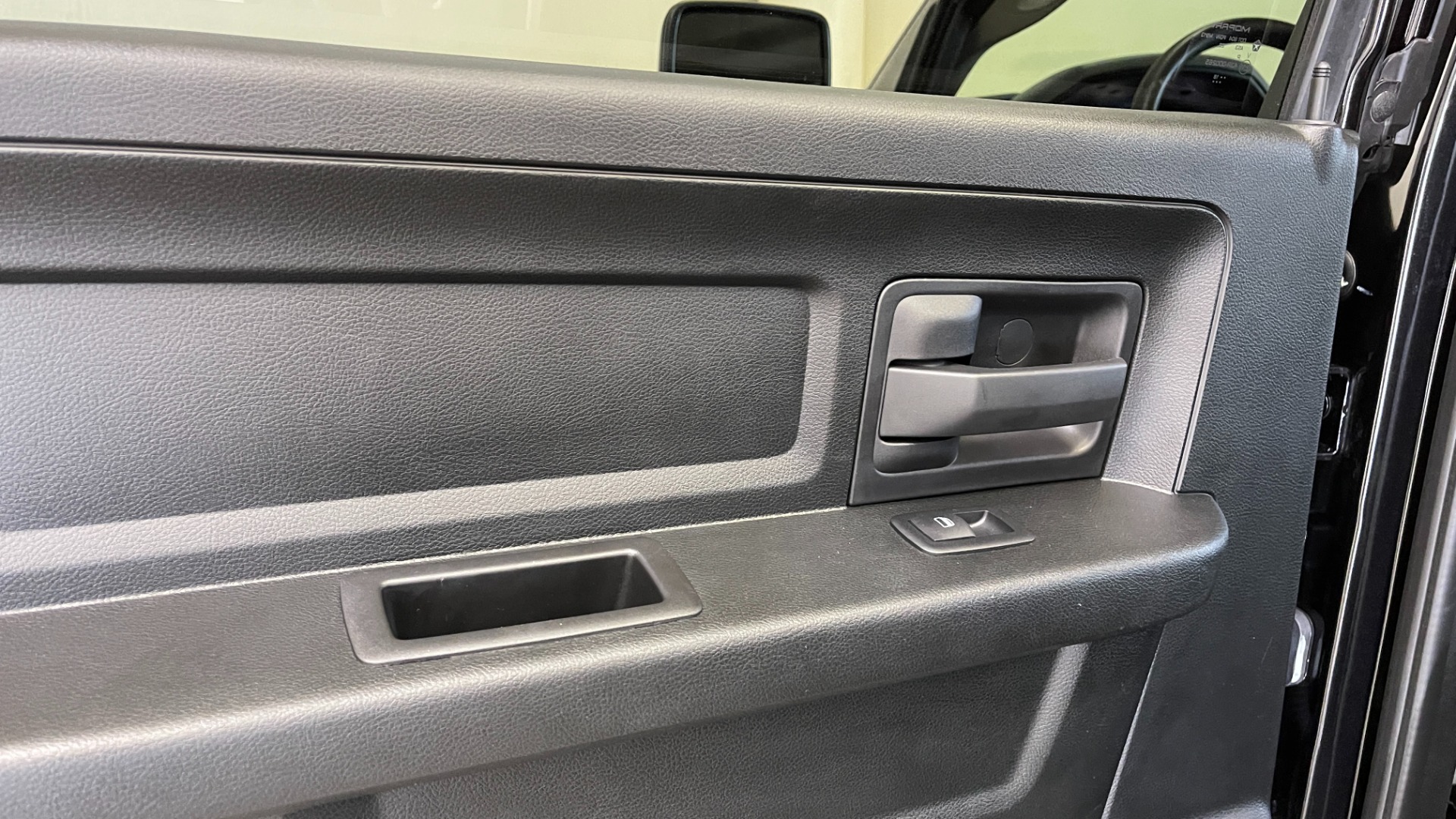 Used 2018 Ram 1500 EXPRESS CREWCAB 4X4 / 3.6L V6 / 8-SPD AUTO / REARVIEW for sale $36,495 at Formula Imports in Charlotte NC 28227 38