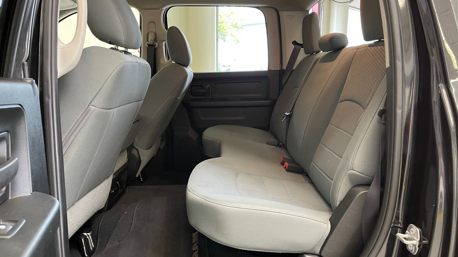 Used 2018 Ram 1500 EXPRESS CREWCAB 4X4 / 3.6L V6 / 8-SPD AUTO / REARVIEW for sale $36,495 at Formula Imports in Charlotte NC 28227 40