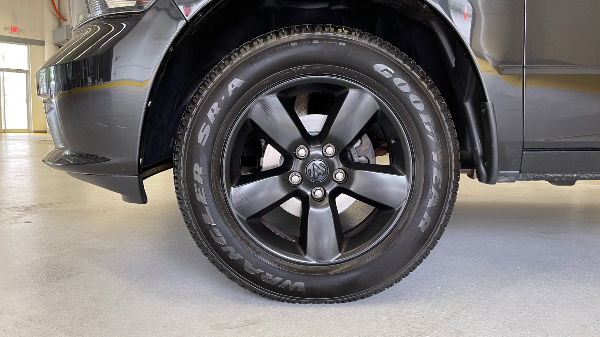 Used 2018 Ram 1500 EXPRESS CREWCAB 4X4 / 3.6L V6 / 8-SPD AUTO / REARVIEW for sale $36,495 at Formula Imports in Charlotte NC 28227 51