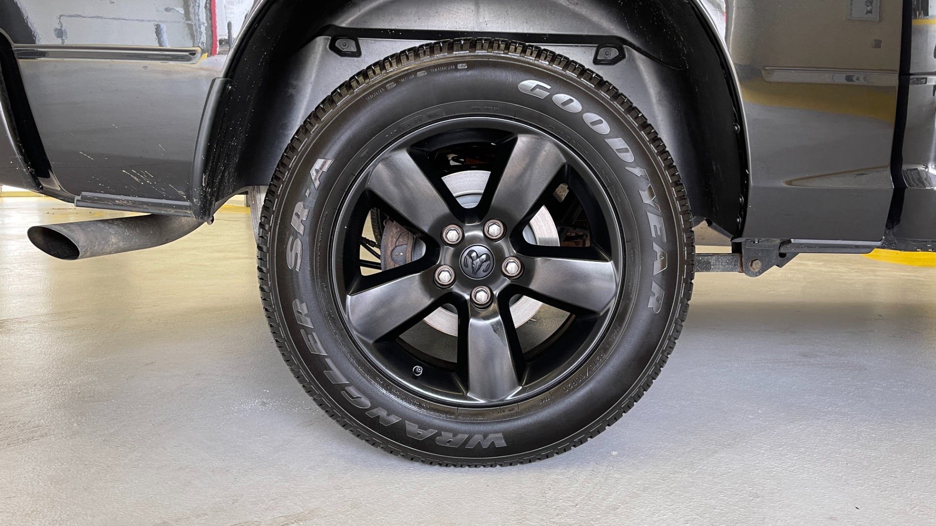 Used 2018 Ram 1500 EXPRESS CREWCAB 4X4 / 3.6L V6 / 8-SPD AUTO / REARVIEW for sale $36,495 at Formula Imports in Charlotte NC 28227 53