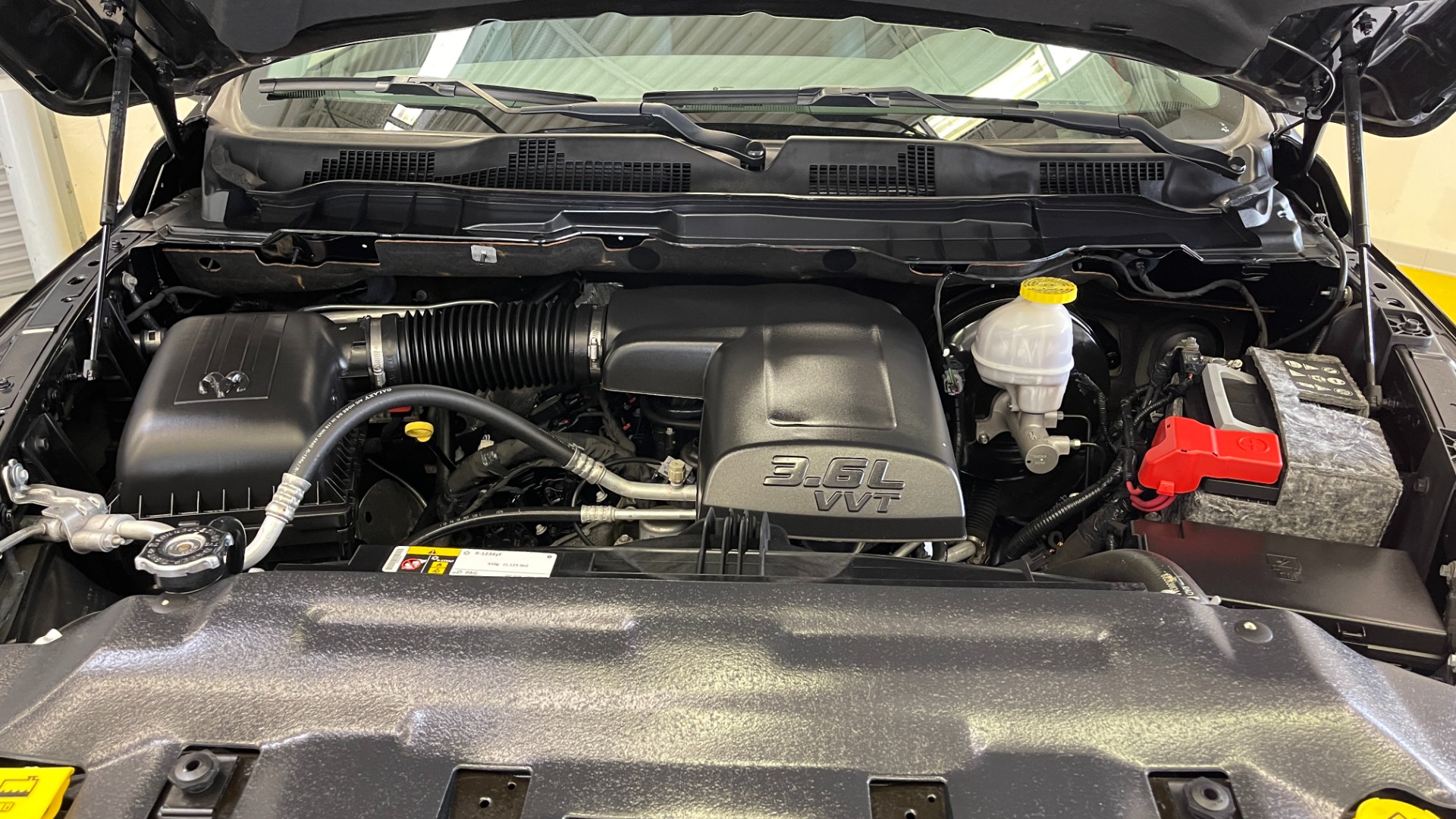 Standard Hood and Fender Kit | RAM 1500 EXPRESS 2018 Standard Hood and Fender Kit | RAM 1500 EXPRESS 2018