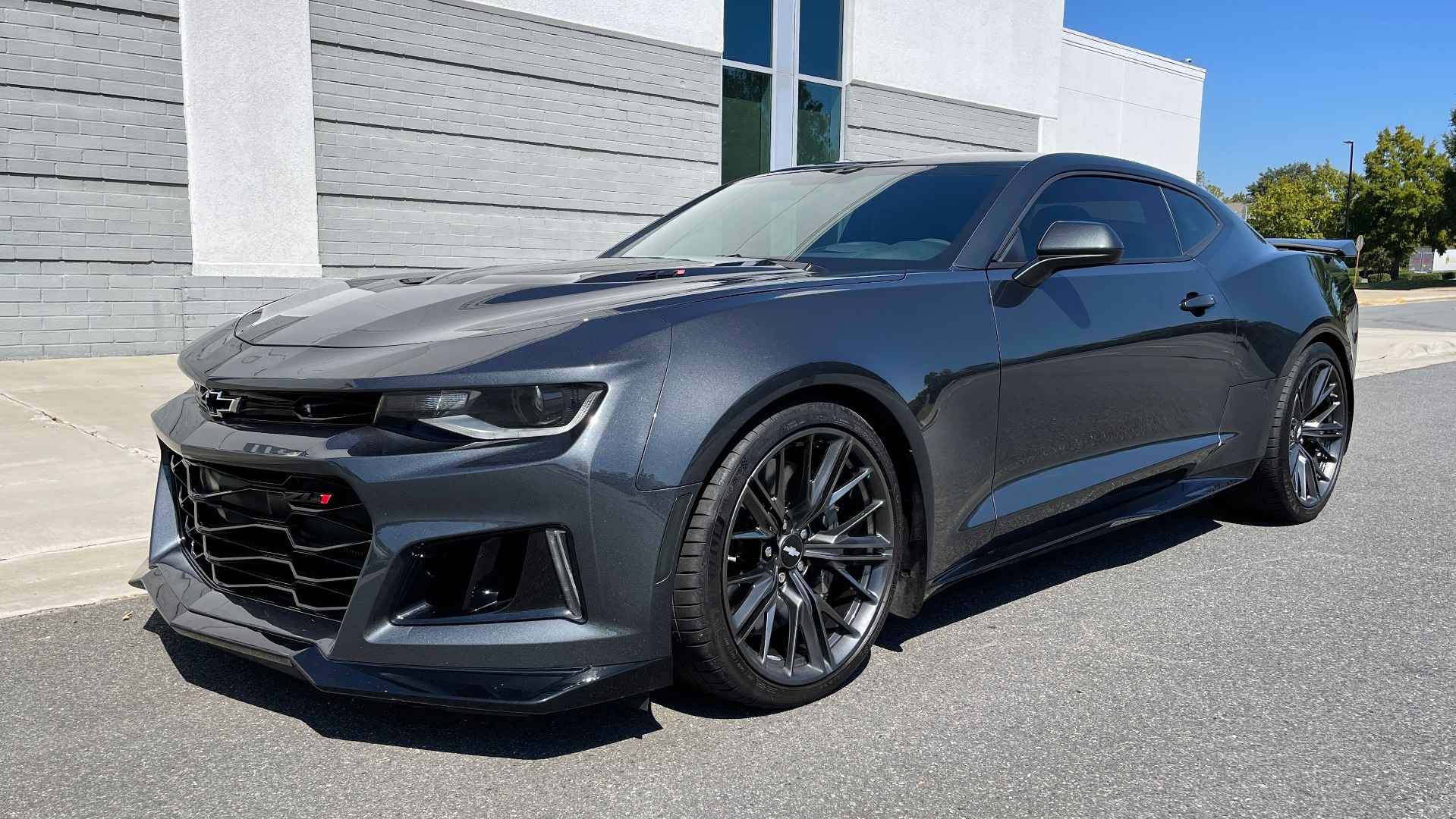 Used 2018 Chevrolet CAMARO ZL1 SUPERCHARGED COUPE 850HP / 10-SPD AUTO / NAV / BOSE / REARVIEW for sale Sold at Formula Imports in Charlotte NC 28227 3