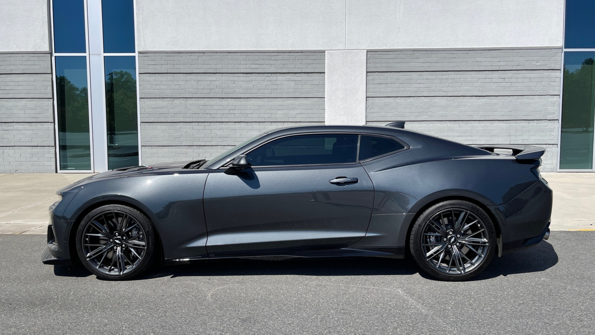 Used 2018 Chevrolet CAMARO ZL1 SUPERCHARGED COUPE 850HP / 10-SPD AUTO / NAV / BOSE / REARVIEW for sale Sold at Formula Imports in Charlotte NC 28227 5
