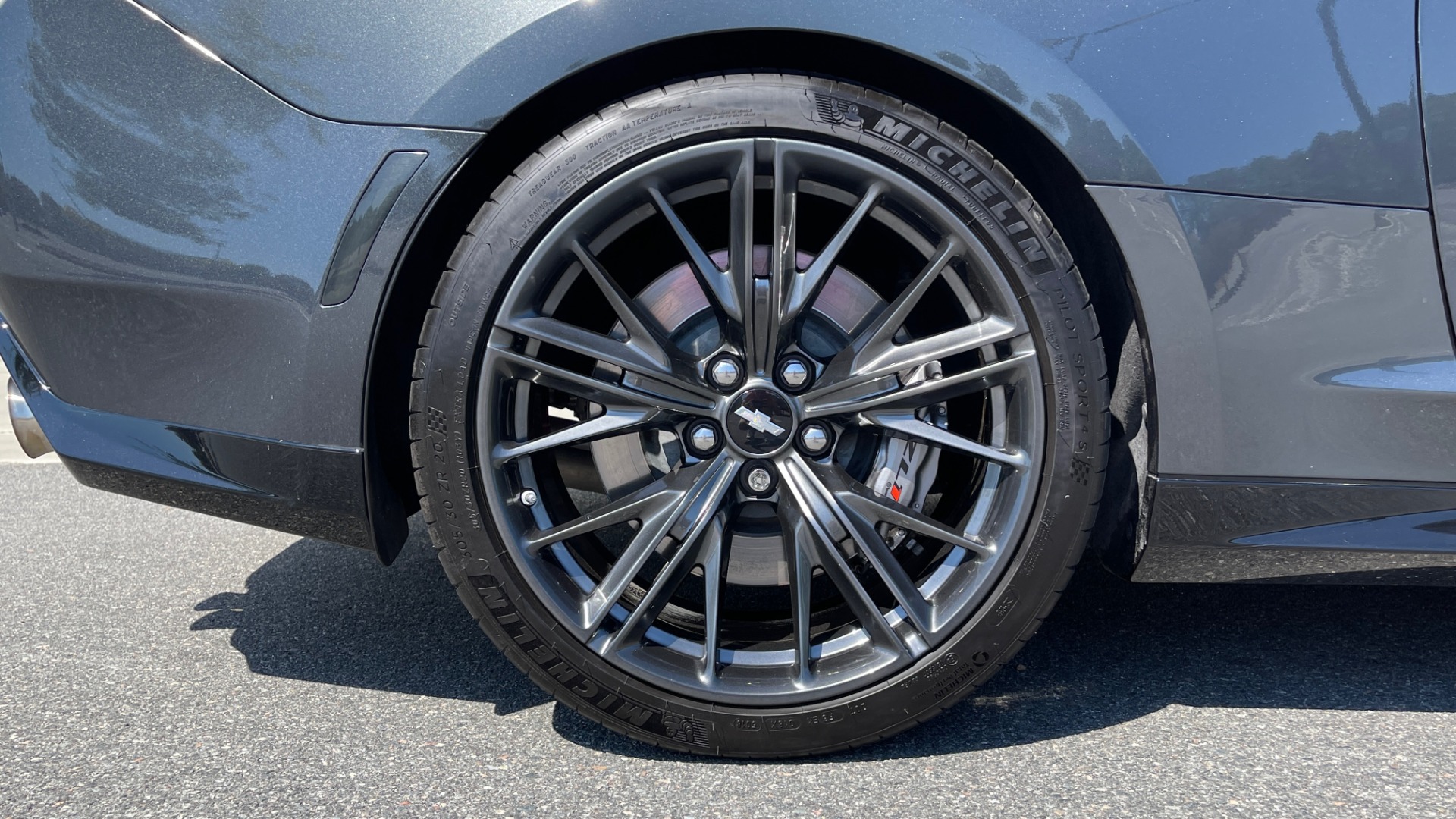 Used 2018 Chevrolet CAMARO ZL1 SUPERCHARGED COUPE 850HP / 10-SPD AUTO / NAV / BOSE / REARVIEW for sale Sold at Formula Imports in Charlotte NC 28227 60