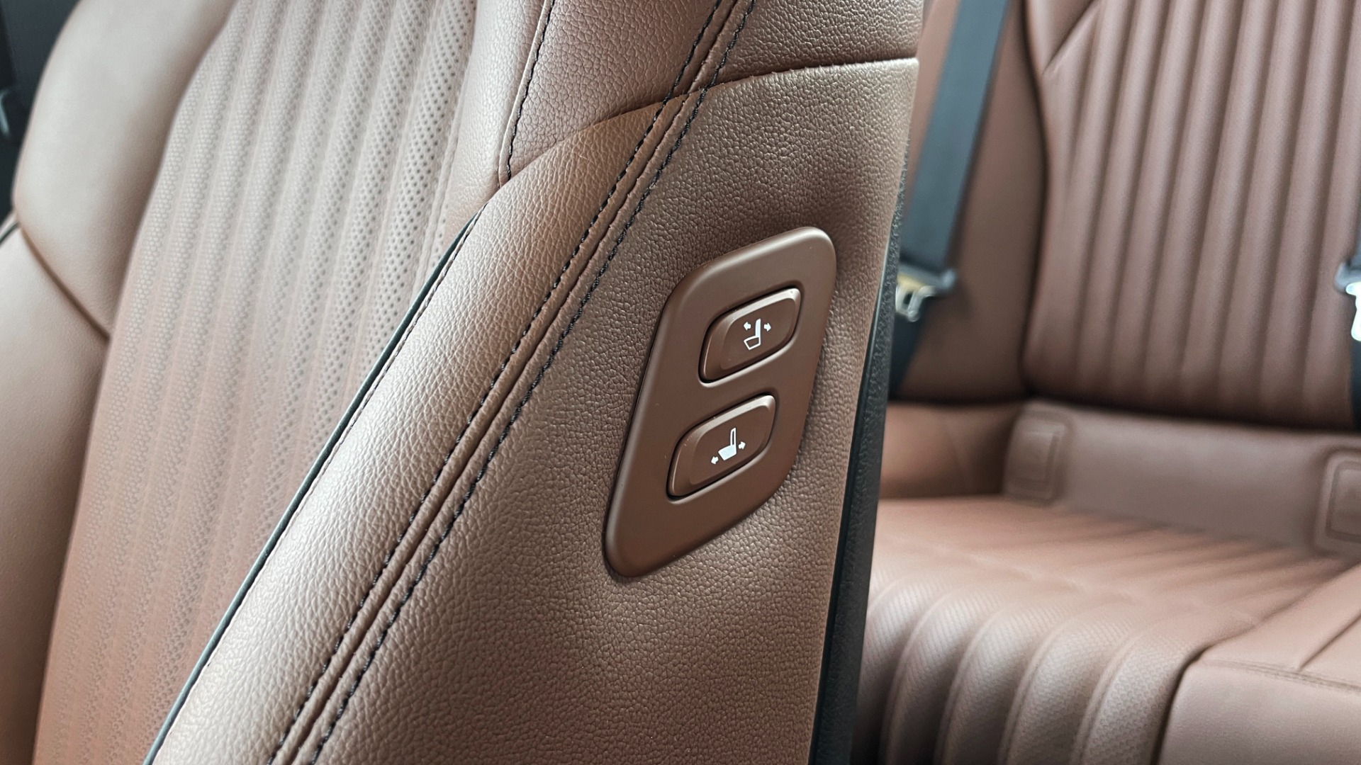 Used 2021 Genesis G70 ELITE 2.0T SEDAN / NAV / LANE ASST / BSA / SUNROOF / LEATHER / REARVIEW for sale Sold at Formula Imports in Charlotte NC 28227 43