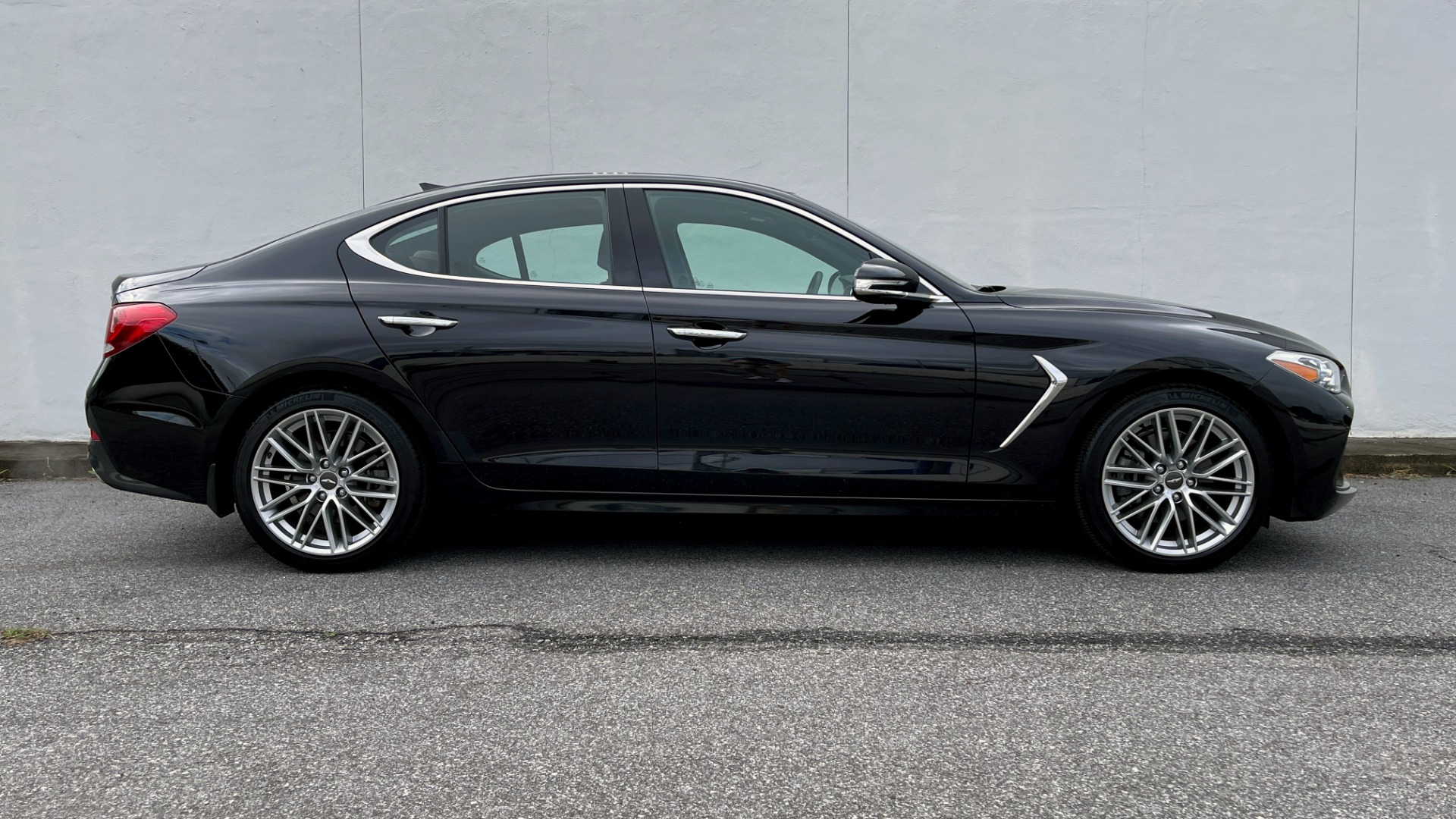 Used 2021 Genesis G70 ELITE 2.0T SEDAN / NAV / LANE ASST / BSA / SUNROOF / LEATHER / REARVIEW for sale Sold at Formula Imports in Charlotte NC 28227 5