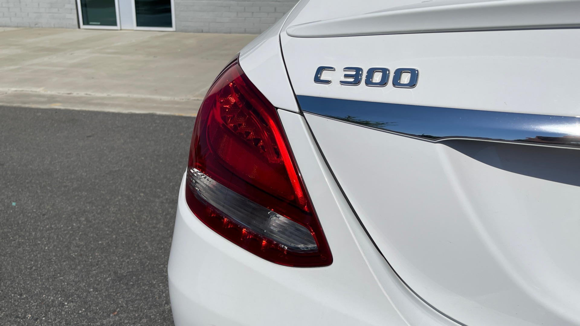 Used 2018 Mercedes-Benz C-CLASS C 300 PREMIUM / APPLE CARPLAY / KEYLESS-GO / SUNROOF / REARVIEW for sale Sold at Formula Imports in Charlotte NC 28227 19