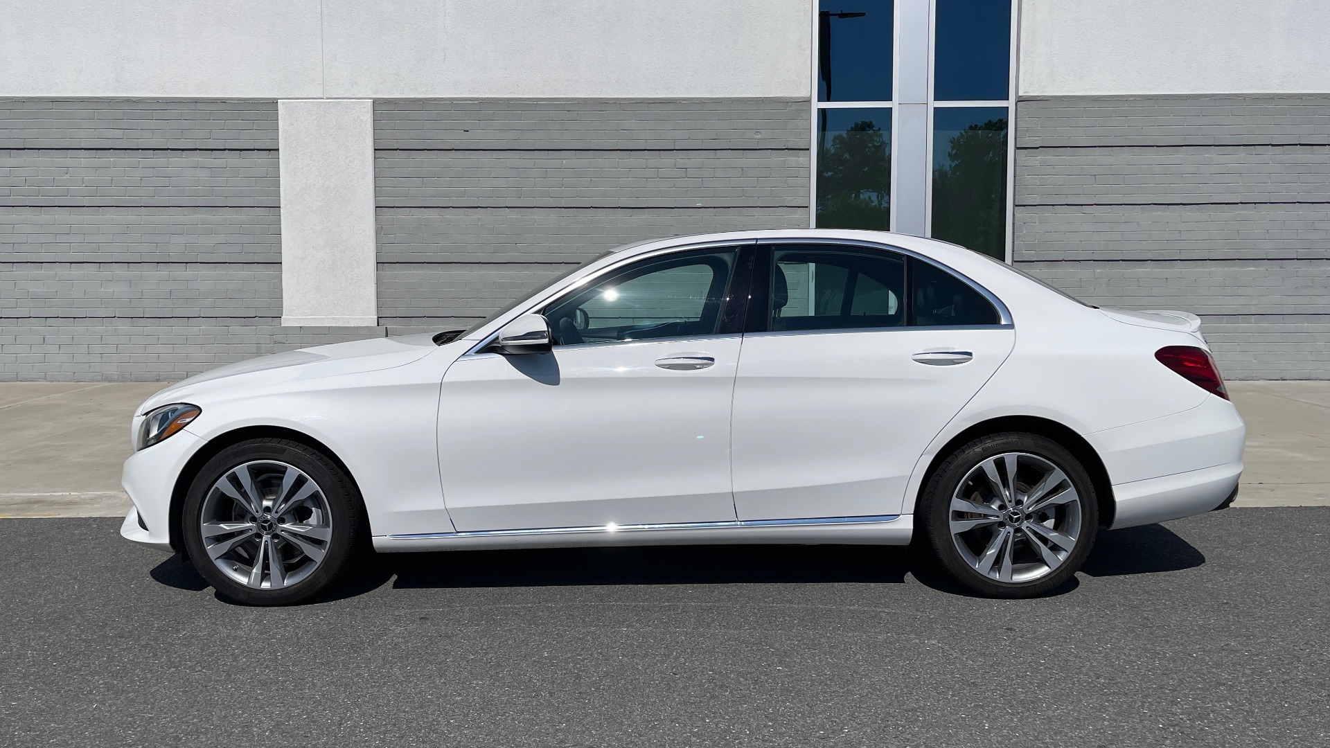 Used 2018 Mercedes-Benz C-CLASS C 300 PREMIUM / APPLE CARPLAY / KEYLESS-GO / SUNROOF / REARVIEW for sale Sold at Formula Imports in Charlotte NC 28227 4