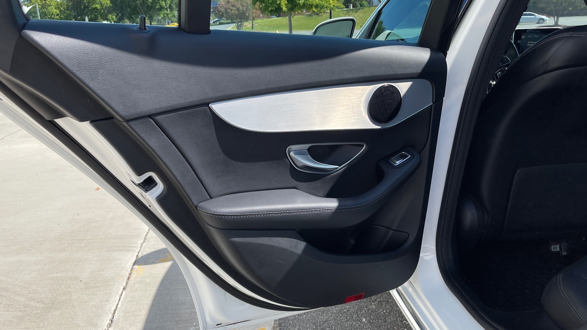 Used 2018 Mercedes-Benz C-CLASS C 300 PREMIUM / APPLE CARPLAY / KEYLESS-GO / SUNROOF / REARVIEW for sale Sold at Formula Imports in Charlotte NC 28227 40