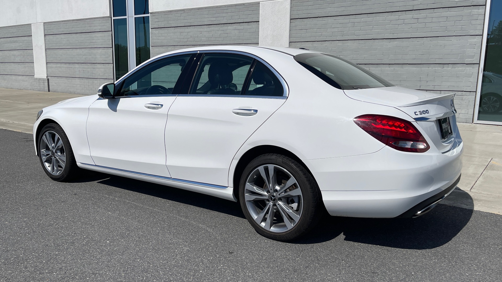 Used 2018 Mercedes-Benz C-CLASS C 300 PREMIUM / APPLE CARPLAY / KEYLESS-GO / SUNROOF / REARVIEW for sale Sold at Formula Imports in Charlotte NC 28227 5