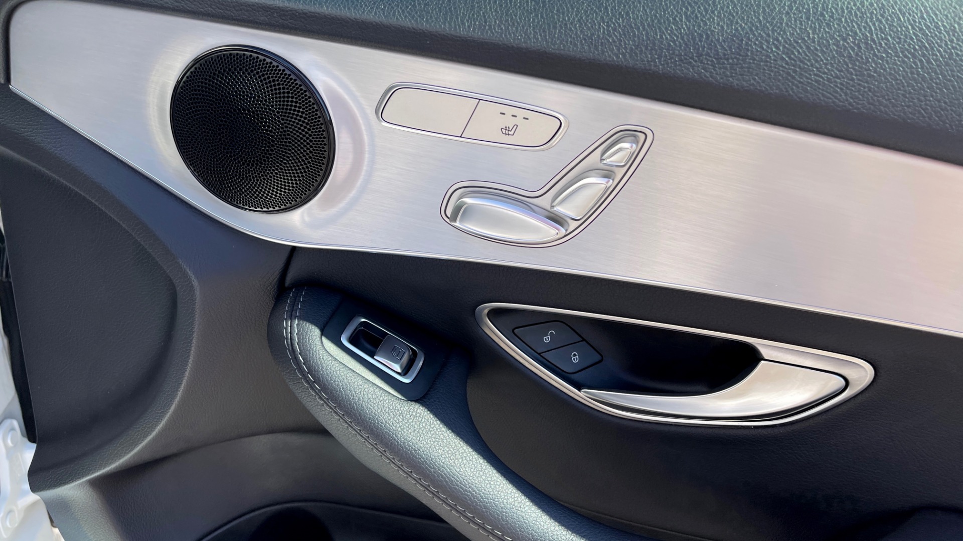 Used 2018 Mercedes-Benz C-CLASS C 300 PREMIUM / APPLE CARPLAY / KEYLESS-GO / SUNROOF / REARVIEW for sale Sold at Formula Imports in Charlotte NC 28227 51
