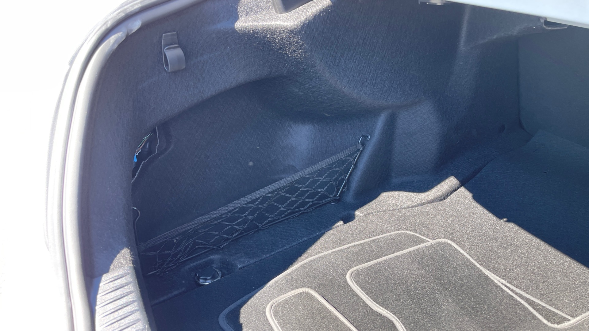 Used 2018 Mercedes-Benz C-CLASS C 300 PREMIUM / SUNROOF / APPLE CARPLAY / HTD STS REARVIEW for sale $32,595 at Formula Imports in Charlotte NC 28227 17