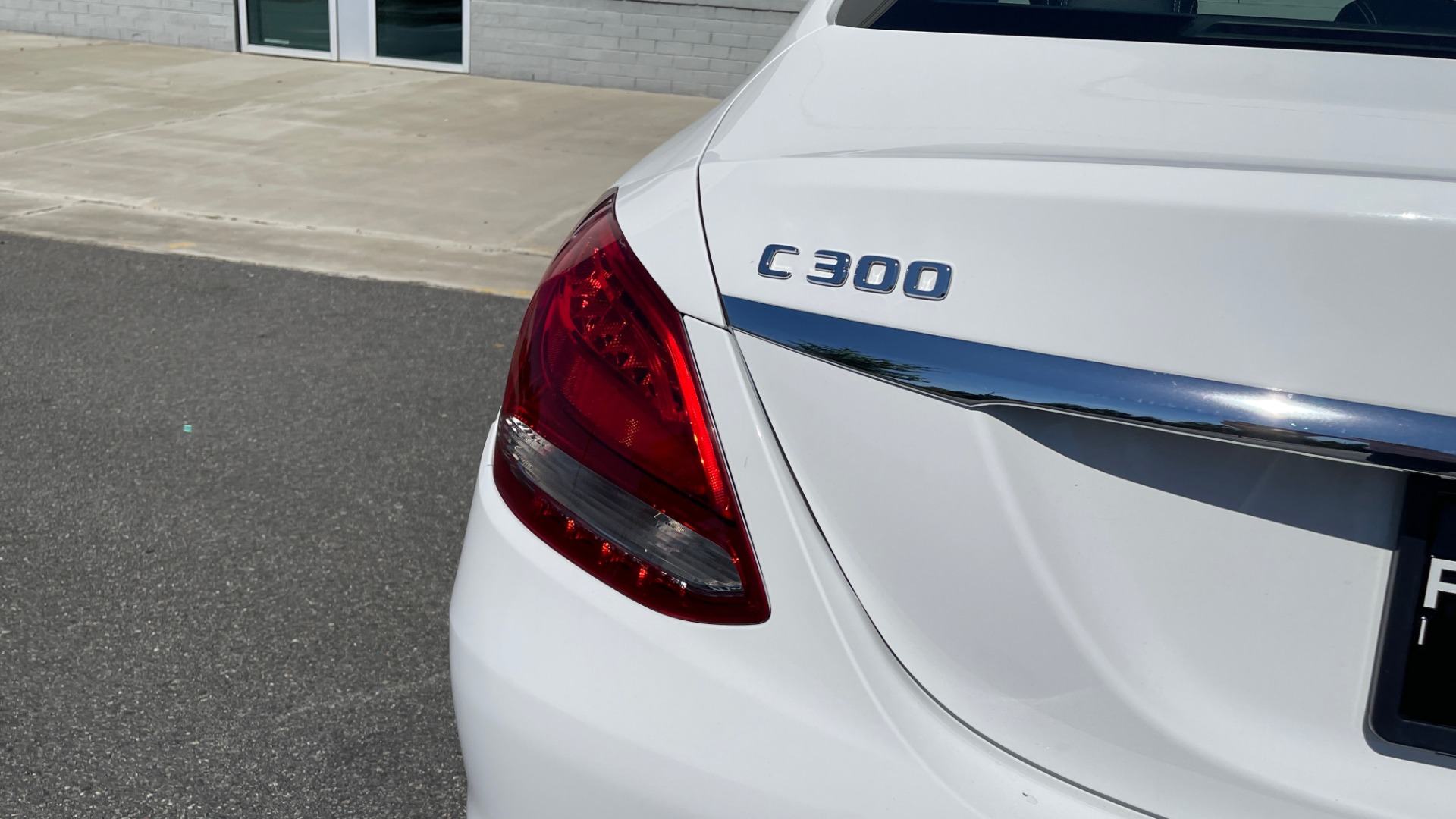 Used 2018 Mercedes-Benz C-CLASS C 300 2.0L PREMIUM / APPLE CARPLAY / BSA / HTD STS / REARVIEW for sale Sold at Formula Imports in Charlotte NC 28227 20