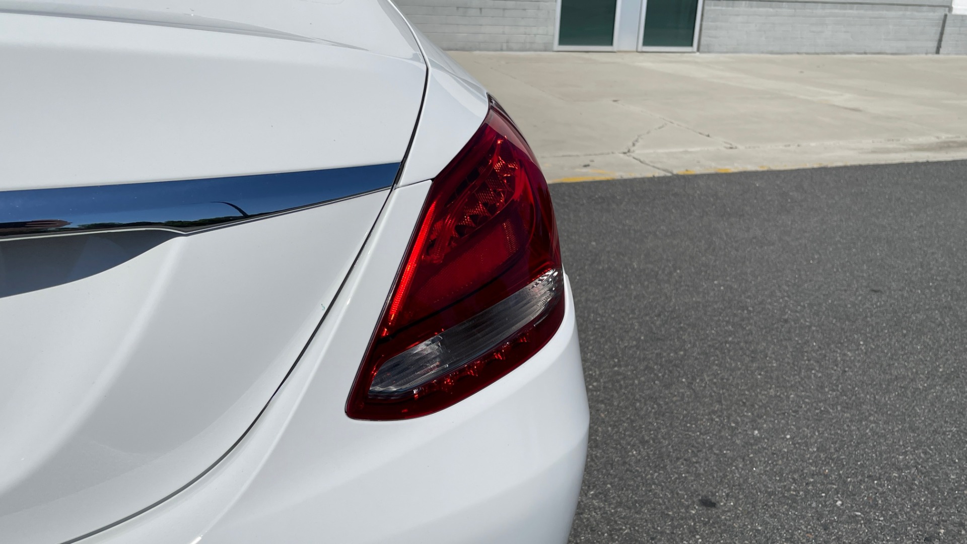 Used 2018 Mercedes-Benz C-CLASS C 300 2.0L PREMIUM / APPLE CARPLAY / BSA / HTD STS / REARVIEW for sale Sold at Formula Imports in Charlotte NC 28227 21