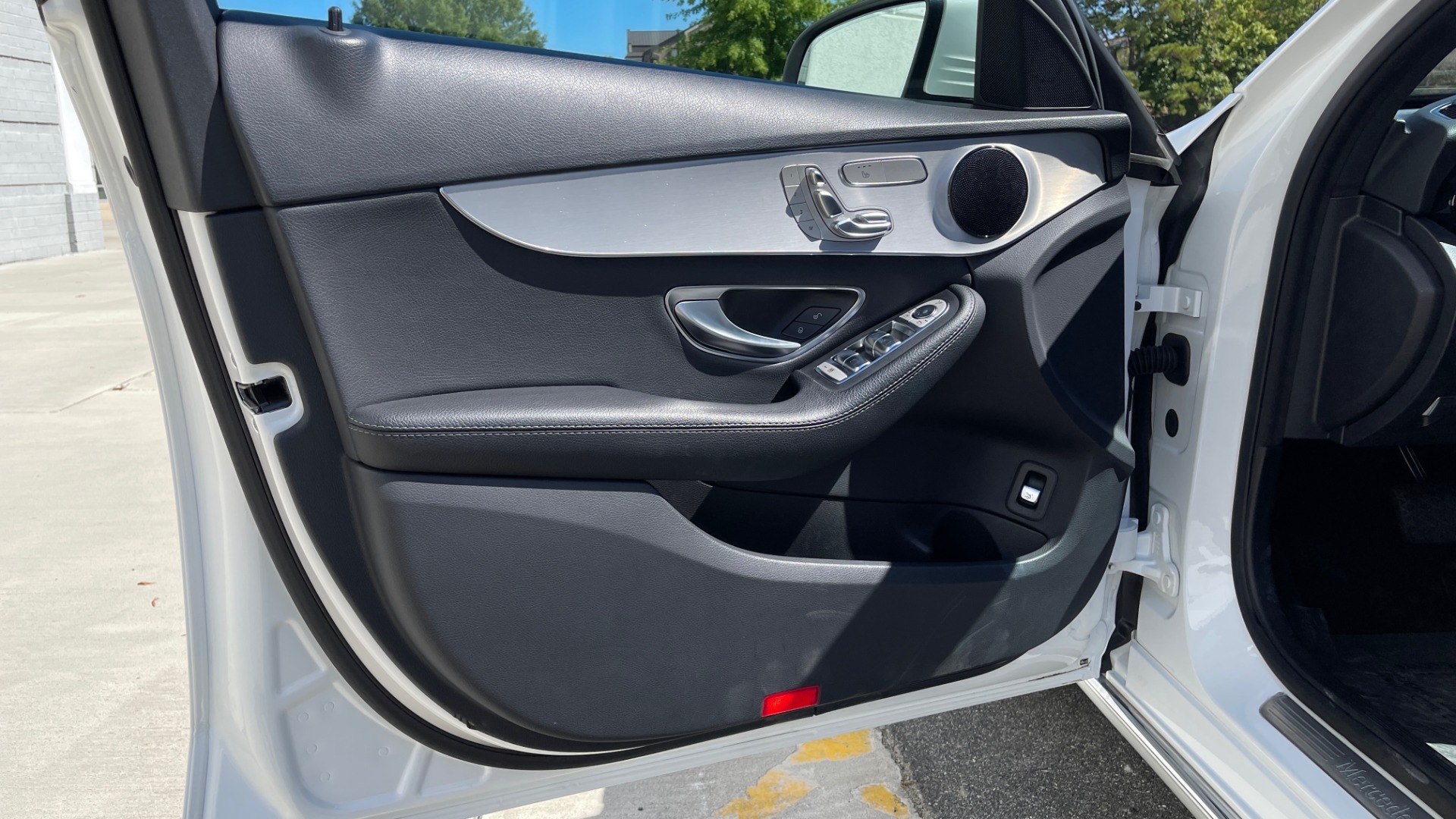 Used 2018 Mercedes-Benz C-CLASS C 300 2.0L PREMIUM / APPLE CARPLAY / BSA / HTD STS / REARVIEW for sale Sold at Formula Imports in Charlotte NC 28227 22