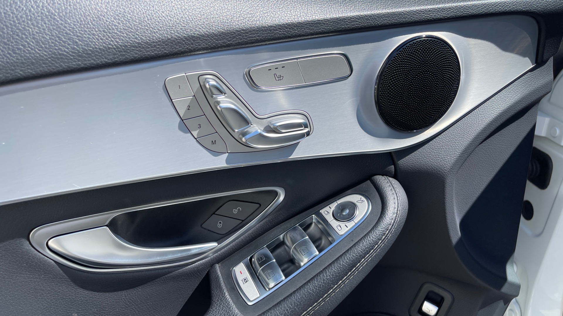 Used 2018 Mercedes-Benz C-CLASS C 300 2.0L PREMIUM / APPLE CARPLAY / BSA / HTD STS / REARVIEW for sale Sold at Formula Imports in Charlotte NC 28227 23