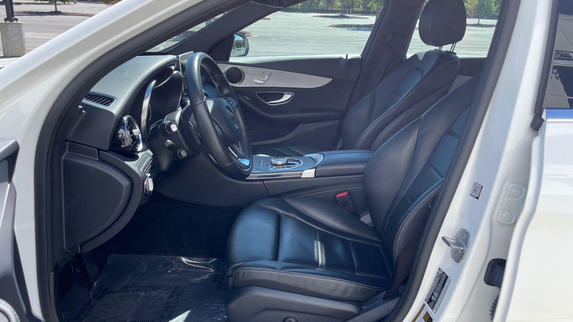 Used 2018 Mercedes-Benz C-CLASS C 300 2.0L PREMIUM / APPLE CARPLAY / BSA / HTD STS / REARVIEW for sale Sold at Formula Imports in Charlotte NC 28227 25