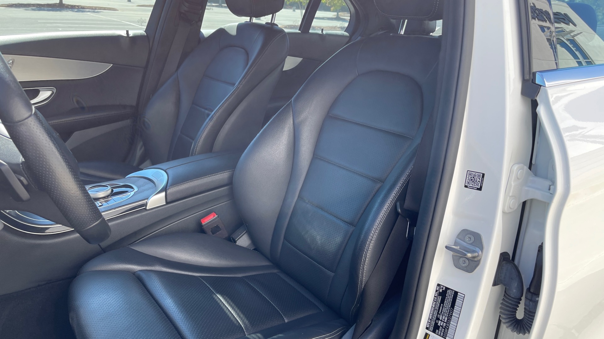 Used 2018 Mercedes-Benz C-CLASS C 300 PREMIUM / SUNROOF / APPLE CARPLAY / HTD STS REARVIEW for sale $32,595 at Formula Imports in Charlotte NC 28227 26