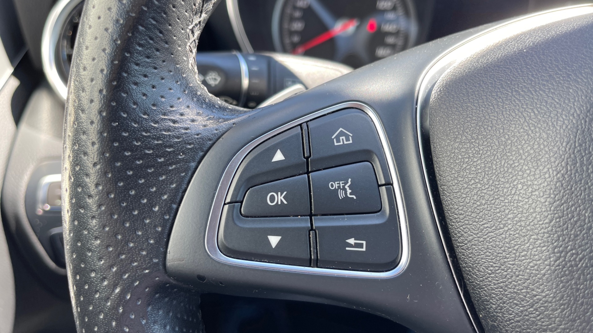 Used 2018 Mercedes-Benz C-CLASS C 300 2.0L PREMIUM / APPLE CARPLAY / BSA / HTD STS / REARVIEW for sale Sold at Formula Imports in Charlotte NC 28227 28