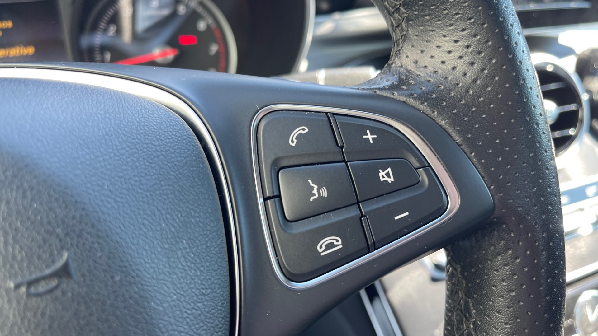 Used 2018 Mercedes-Benz C-CLASS C 300 PREMIUM / SUNROOF / APPLE CARPLAY / HTD STS REARVIEW for sale $32,595 at Formula Imports in Charlotte NC 28227 29