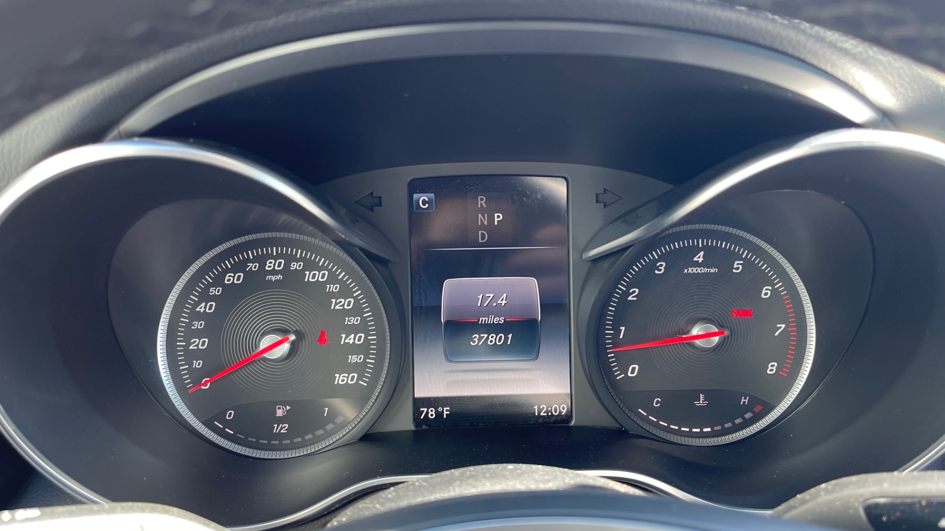 Used 2018 Mercedes-Benz C-CLASS C 300 2.0L PREMIUM / APPLE CARPLAY / BSA / HTD STS / REARVIEW for sale Sold at Formula Imports in Charlotte NC 28227 32