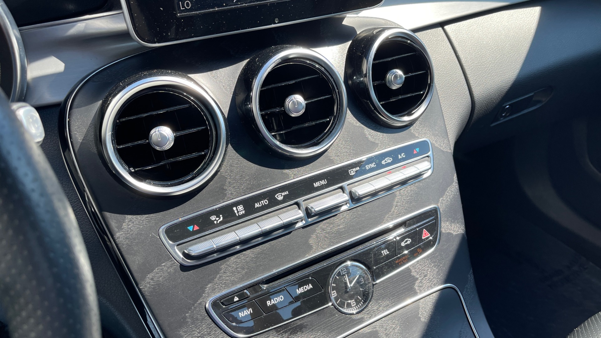 Used 2018 Mercedes-Benz C-CLASS C 300 2.0L PREMIUM / APPLE CARPLAY / BSA / HTD STS / REARVIEW for sale Sold at Formula Imports in Charlotte NC 28227 34